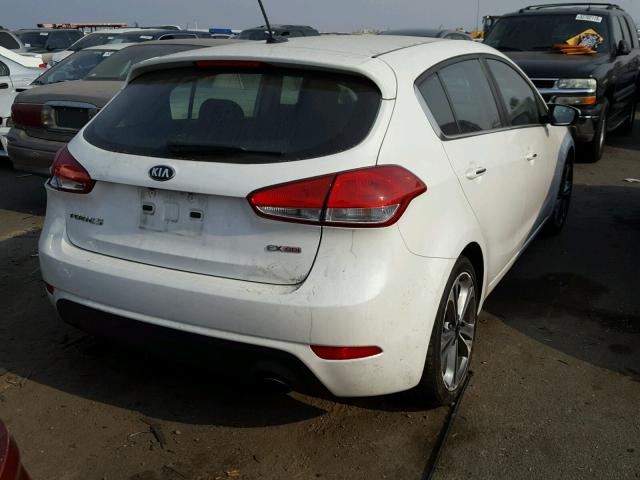 KNAFX5A82G5598528 - 2016 KIA FORTE EX WHITE photo 4