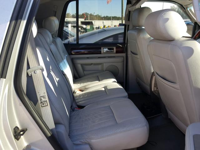 5LMFU27R84LJ13030 - 2004 LINCOLN NAVIGATOR 银色 照片 6
