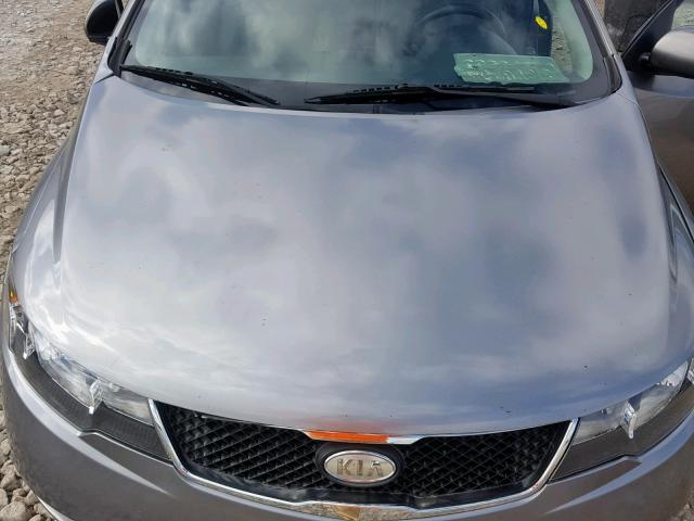 KNAFU4A24A5880689 - 2010 KIA FORTE EX GRAY photo 7