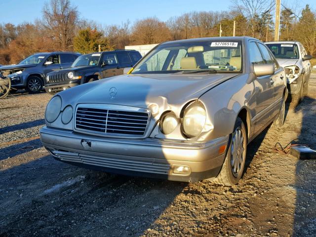 WDBJF65H4XA915456 - 1999 MERCEDES-BENZ E 320 GOLD photo 2