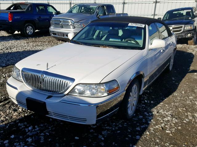 1LNHM81W16Y603389 - 2006 LINCOLN TOWN CAR S WHITE photo 2