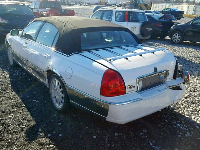 1LNHM81W16Y603389 - 2006 LINCOLN TOWN CAR S WHITE photo 3