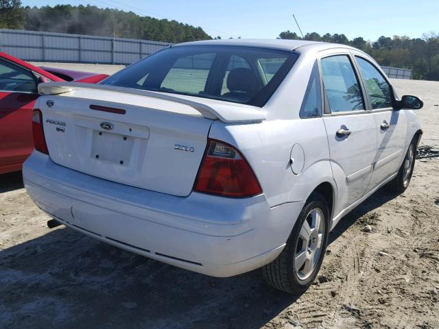 1FAFP34N85W174793 - 2005 FORD FOCUS ZX4 WHITE photo 4