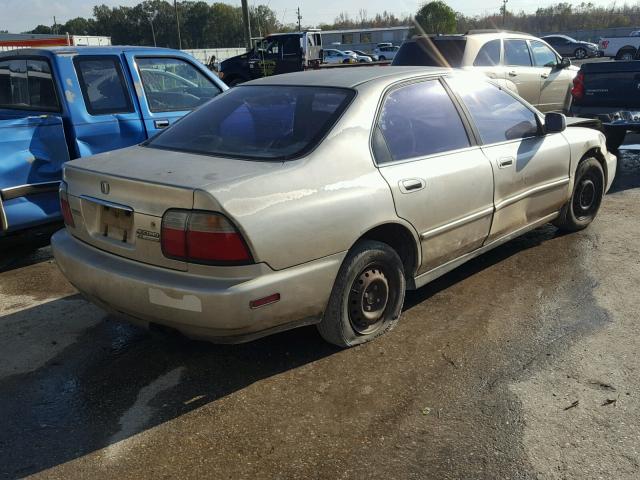 1HGCD5687TA117621 - 1996 HONDA ACCORD DX SILVER photo 4