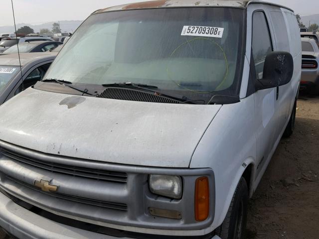 1GCFG15M4Y1117139 - 2000 CHEVROLET EXPRESS G1 WHITE photo 2