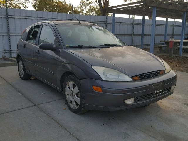 3FAFP373X2R207365 - 2002 FORD FOCUS ZX5 GRAY photo 1