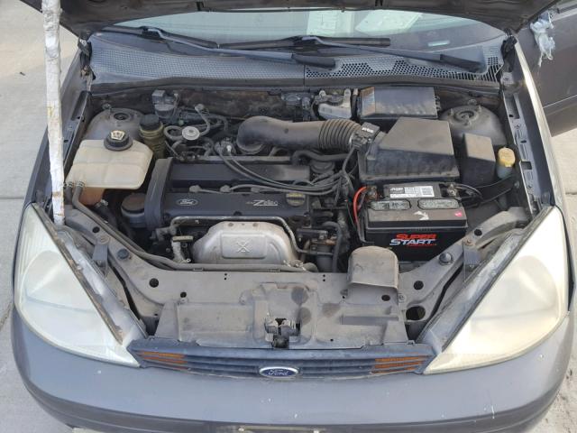 3FAFP373X2R207365 - 2002 FORD FOCUS ZX5 GRAY photo 7