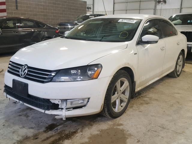 1VWAS7A3XFC107352 - 2015 VOLKSWAGEN PASSAT S WHITE photo 2