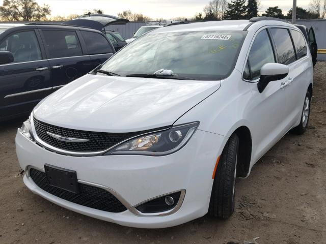 2C4RC1BGXHR816830 - 2017 CHRYSLER PACIFICA T WHITE photo 2