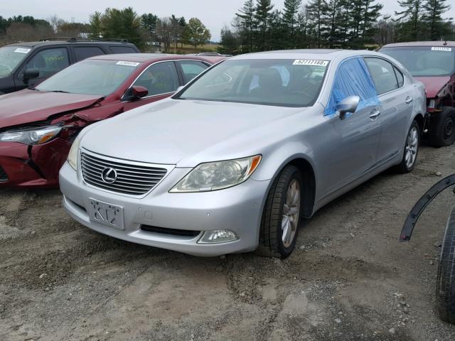 JTHGL46F575014528 - 2007 LEXUS LS 460L SILVER photo 2