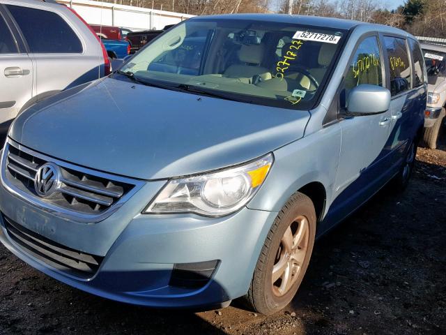 2V4RW3D14AR348472 - 2010 VOLKSWAGEN ROUTAN SE BLUE photo 2