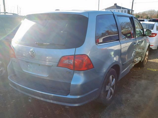 2V4RW3D14AR348472 - 2010 VOLKSWAGEN ROUTAN SE BLUE photo 4