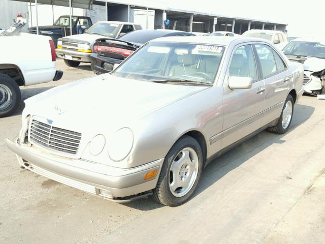 WDBJF72F6VA374819 - 1997 MERCEDES-BENZ E 420 TAN photo 2