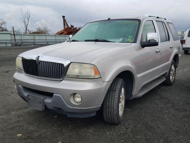 5LMEU88H23ZJ39736 - 2003 LINCOLN AVIATOR 银色 照片 2
