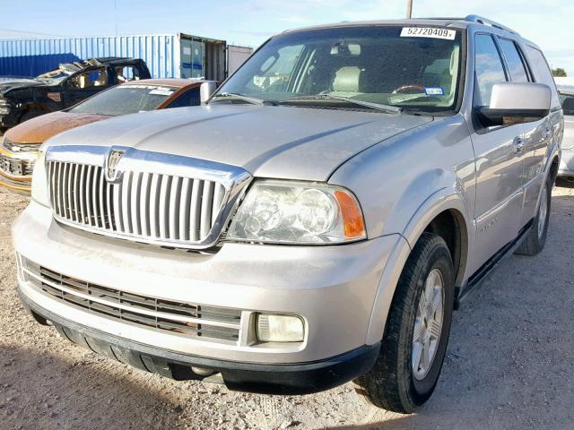 5LMFU275X6LJ01140 - 2006 LINCOLN NAVIGATOR SILVER photo 2