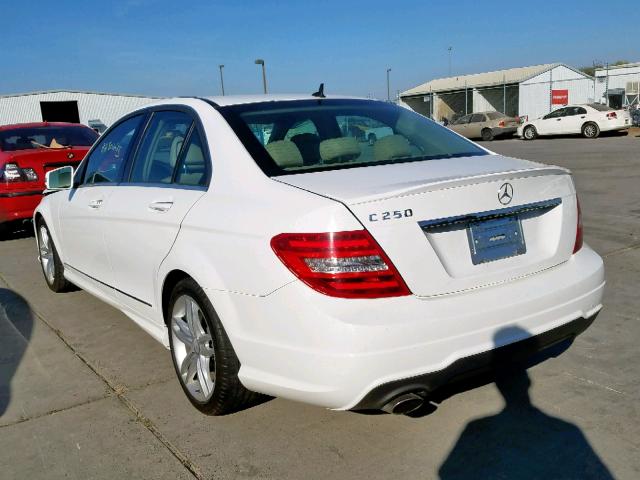 WDDGF4HBXDR269575 - 2013 MERCEDES-BENZ C 250 WHITE photo 3