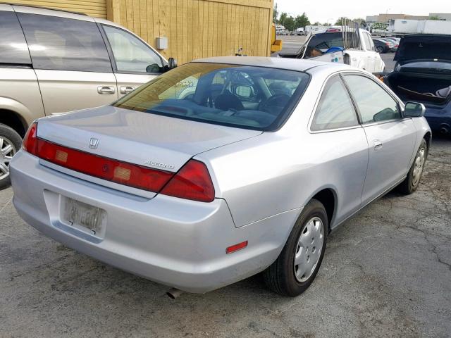 1HGCG3262YA032371 - 2000 HONDA ACCORD LX SILVER photo 4