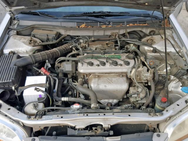 1HGCG3262YA032371 - 2000 HONDA ACCORD LX SILVER photo 7