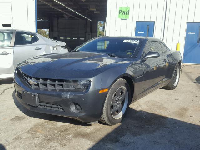 2G1FA1E38D9122545 - 2013 CHEVROLET CAMARO LS GRAY photo 2