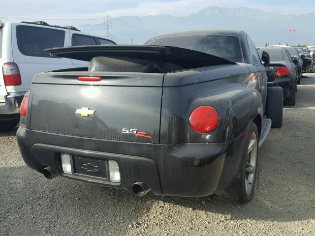 1GCES14P44B109830 - 2004 CHEVROLET SSR 黑色 照片 4