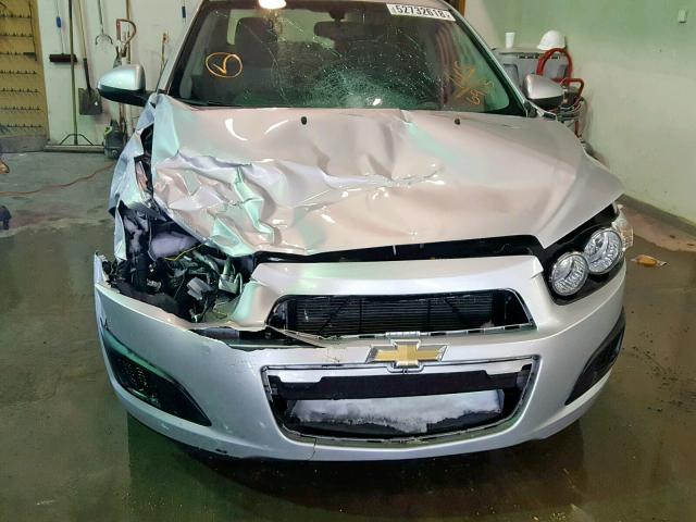 1G1JA5SH9F4166965 - 2015 CHEVROLET SONIC LS 银色 照片 9