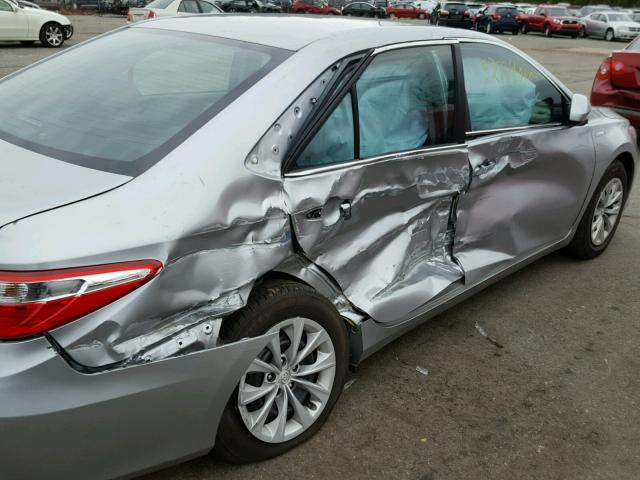 4T1BD1FK5GU193501 - 2016 TOYOTA CAMRY HYBR SILVER photo 9