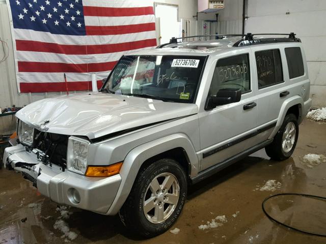 1J8HG48K86C365392 - 2006 JEEP COMMANDER SILVER photo 2