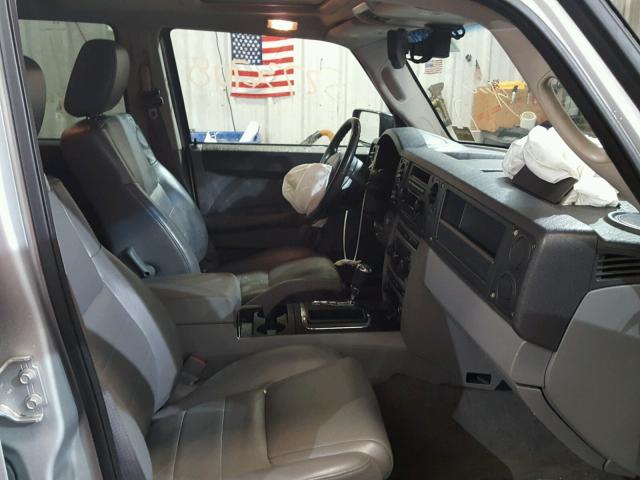 1J8HG48K86C365392 - 2006 JEEP COMMANDER SILVER photo 5