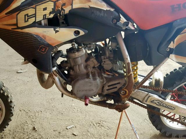 JH2HE07C47K401254 - 2007 HONDA CR85 R RED photo 6