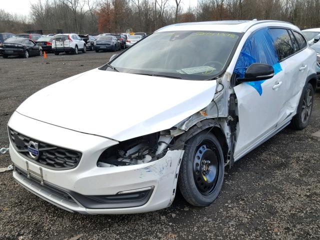 YV4612HK1F1001652 - 2015 VOLVO V60 CROSS WHITE photo 2