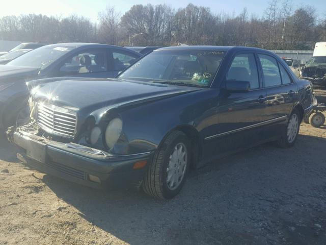 WDBJF65HXXA918314 - 1999 MERCEDES-BENZ E 320 GREEN photo 2