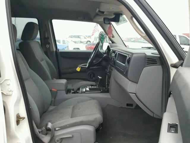 1J8HG48N16C244911 - 2006 JEEP COMMANDER WHITE photo 5