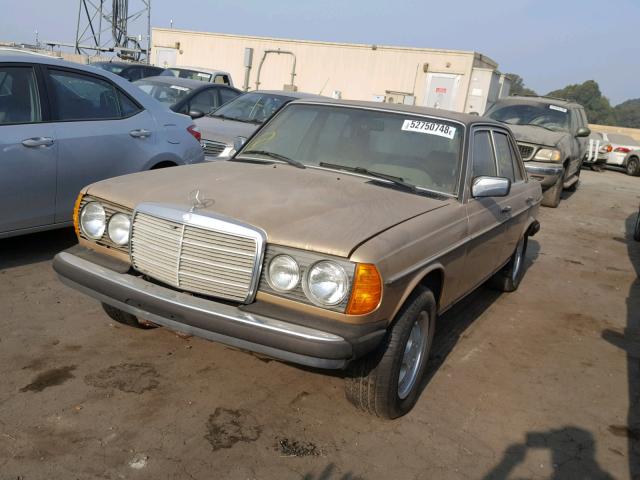 WDBAB33A4EA124891 - 1984 MERCEDES-BENZ 300 DT GOLD photo 2