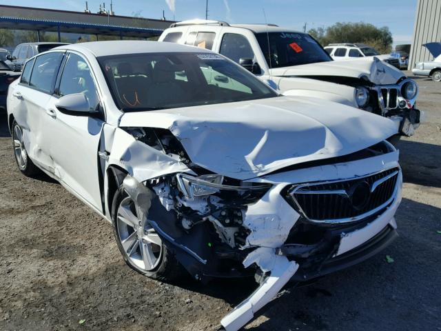 W04GL6SX8J1133551 - 2018 BUICK REGAL PREF WHITE photo 1