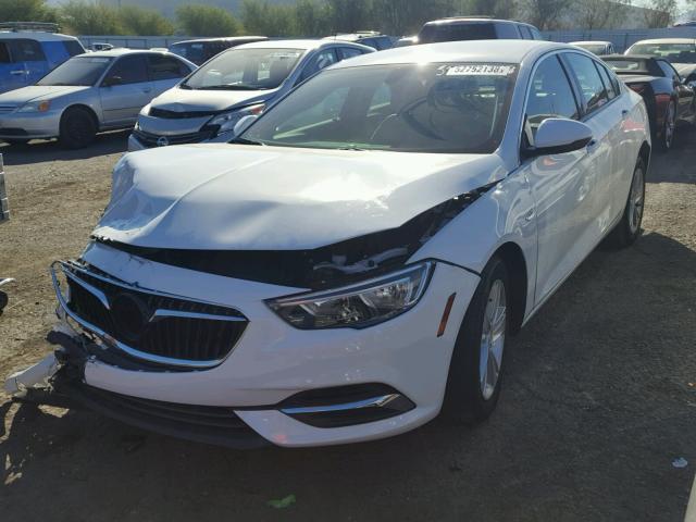 W04GL6SX8J1133551 - 2018 BUICK REGAL PREF WHITE photo 2