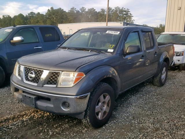 1N6AD07U86C424029 - 2006 NISSAN FRONTIER C GRAY photo 2