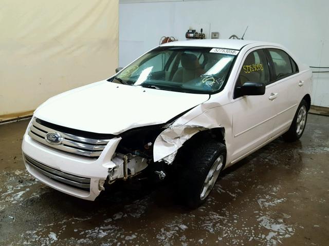 3FAHP06Z09R219564 - 2009 FORD FUSION S WHITE photo 2