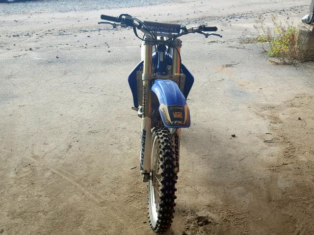 JYACJ06C15A006396 - 2005 YAMAHA YZ450 F BLUE photo 2