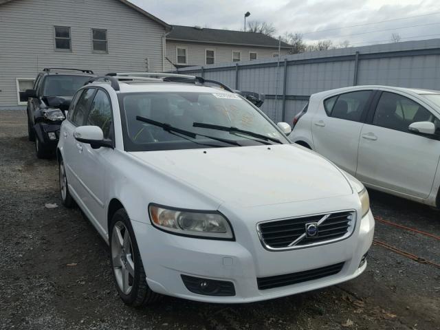 YV1MW382282382128 - 2008 VOLVO V50 2.4I WHITE photo 1