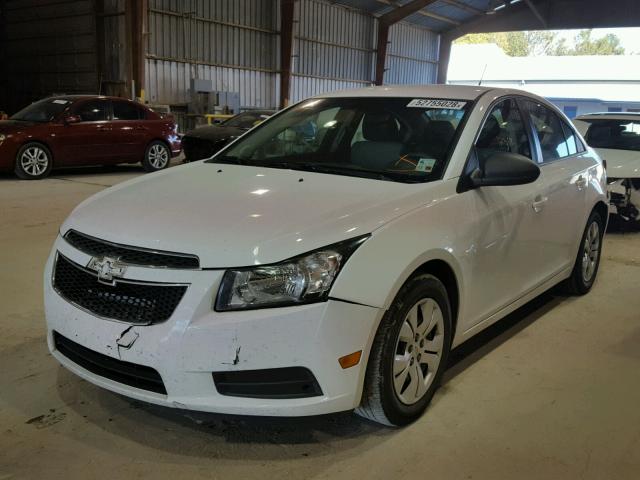 1G1PA5SH2E7249788 - 2014 CHEVROLET CRUZE LS WHITE photo 2