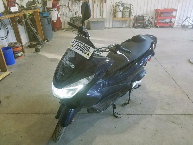 RLHKF1806JY301036 - 2018 HONDA PCX 150 BLUE photo 2