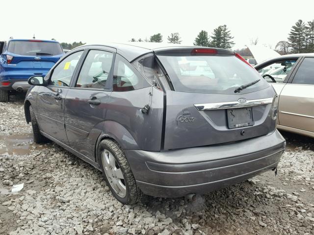 3FAFP37302R173825 - 2002 FORD FOCUS ZX5 GRAY photo 3