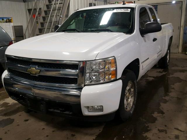 1GCEC19068Z217890 - 2008 CHEVROLET SILVERADO WHITE photo 2