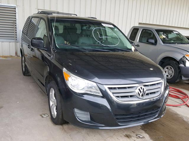 2V4RW3DG8BR695194 - 2011 VOLKSWAGEN ROUTAN SE BLACK photo 1