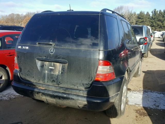 4JGAB54EX1A241900 - 2001 MERCEDES-BENZ ML 320 BLACK photo 4