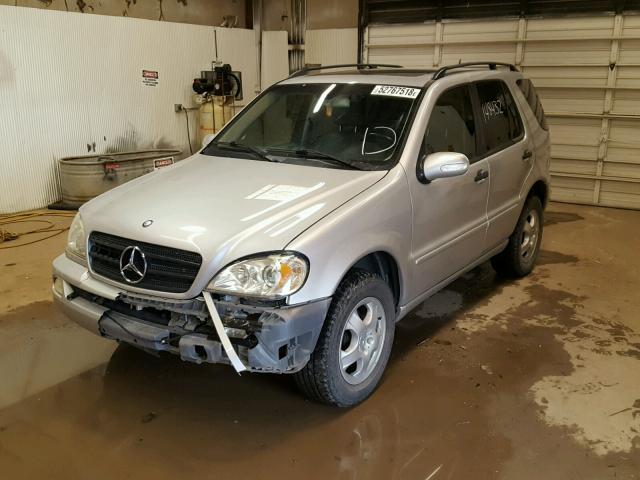 4JGAB57E44A459699 - 2004 MERCEDES-BENZ ML 350 SILVER photo 2