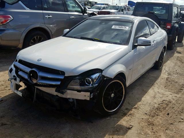 WDDGJ4HB3CF765073 - 2012 MERCEDES-BENZ C 250 WHITE photo 2