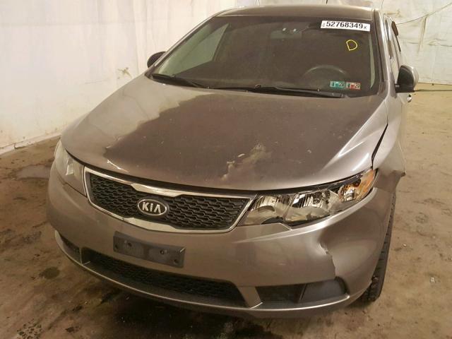 KNAFU4A26C5626047 - 2012 KIA FORTE EX GRAY photo 9