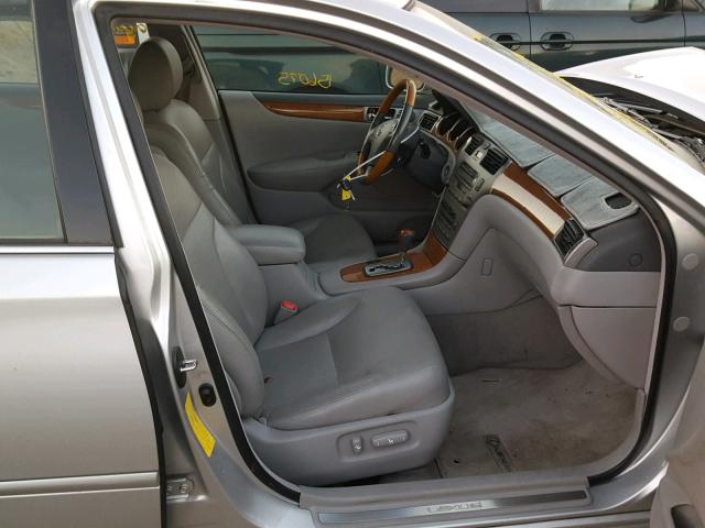 JTHBA30G655124707 - 2005 LEXUS ES330 SILVER photo 5