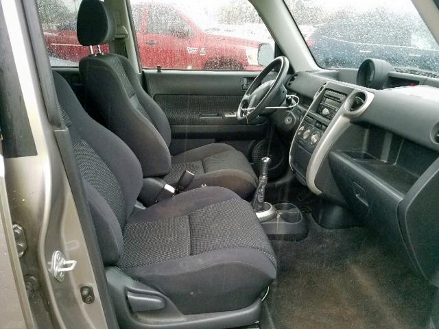 JTLKT334X40153799 - 2004 TOYOTA SCION XB ნაცრისფერი ფოტო 5